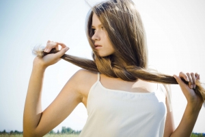 Волосся як доглядати за фарбованим волоссям влітку