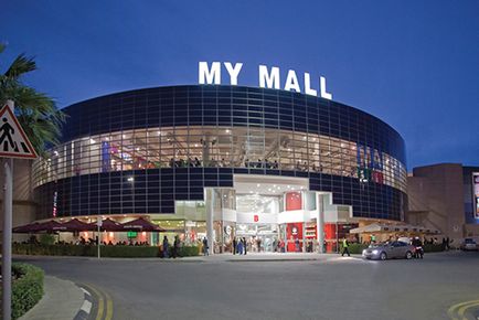 Toată lumea în mall, insipidă a mea din Cipru