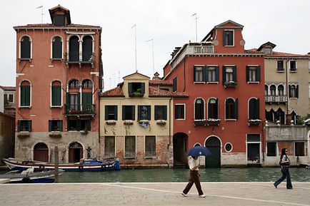 În Veneția cu un cărucior este mai bine să nu rămânem