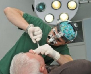 Chirurgul a crescut un nas pe o parte la pacient