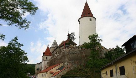 Замок Кршивоклат - резиденція королів в 50 км від Праги