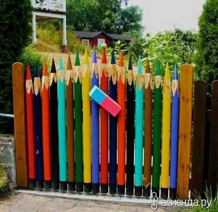 12 Idei despre cum să decorezi un gard