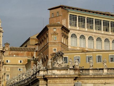 Palatul Apostolic este un complex arhitectural din Vatican, Mira Terra