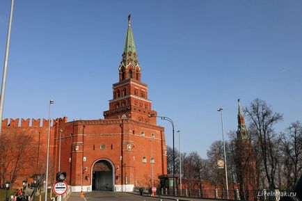 Borovitskaya torony a moszkvai Kreml, a történelem és képek