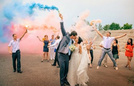 Fum colorat - soluția originală pentru o fotografie de nunta de la sesiunea foto de nunta -