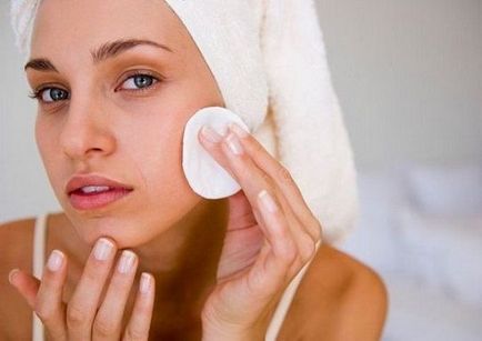 Dacă pielea facială uleioasă este cauza și tratamentul