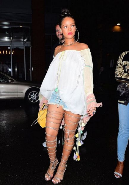 Fanii Rihanna sunt șocați de felul în care a obținut grăsime - 18 fotografii