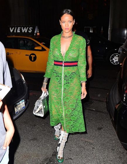 Fanii Rihanna sunt șocați de felul în care a obținut grăsime - 18 fotografii