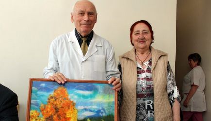 Міській лікарні № 3 подарували картини Бійську художників, Бійський робочий