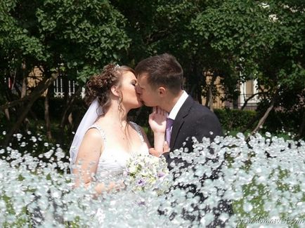 Idei pentru fotografii de nunta la fântână, casă de mirese