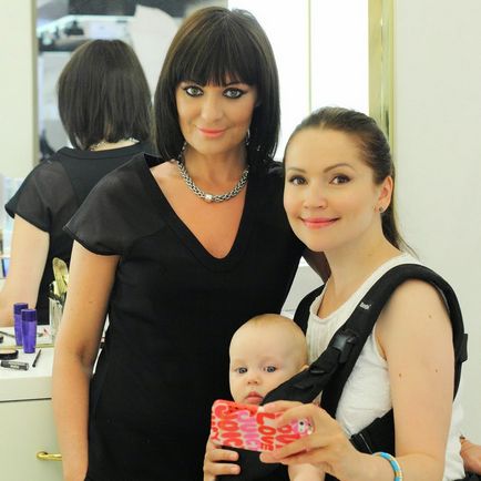 Belső - Beauty áthidaló bár szemöldök származó Estee Lauder és az új szemceruza (Estee) Belső - Beauty áthidaló bár szemöldök származó Estee Lauder és az új szemceruza