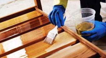 Як і чим фарбувати дерев'яні сходи в будинку