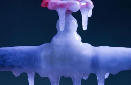 Hogyan, hogy felmelegedjen a víz a műanyag cső műanyag cső hideg a föld alatt, mit kell tenni, hogyan lehet megoldani