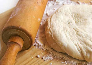 Як приготувати дріжджове і звичайне тісто на кефірі для пиріжків смажених і в духовці