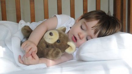Hogyan kell tanítani a gyermeket, hogy ágyba időben Top 7 trükkök