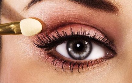 Як зробити стійкий макіяж очей 7 секретів