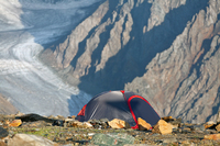 Як встановити туристичну палатку