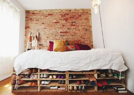 Cum de a spori spațiul din dormitor și de a scăpa de golurile de sub pat