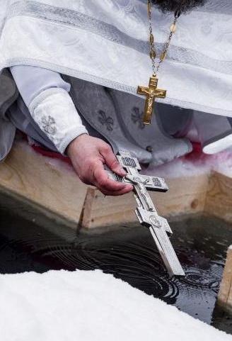 Коли можна брати водохресну воду чому водохресна вода не псується