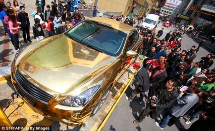 Confiscarea mașinii de aur (6 fotografii)