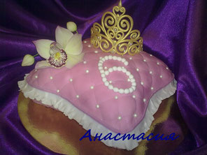 Crown pe tort