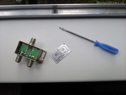Whiling el az antenna kábelt az elosztót, és az így kapott kép rángatózás és van zaj a (kép) Whiling el az antenna kábelt az elosztót, és ennek eredményeként a kép rándulások és zaj jelenik meg
