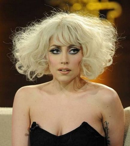 Tunsori scurte cu bretele de la Lady Gaga Photo