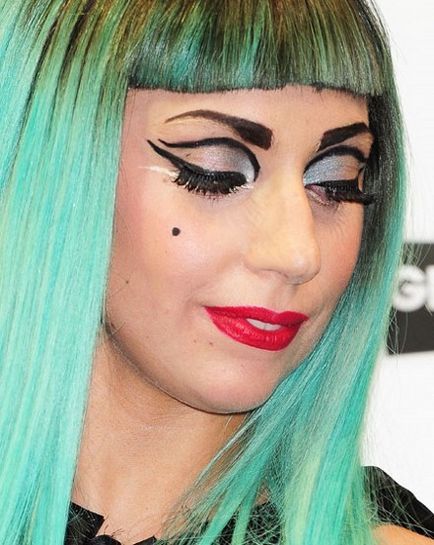 Tunsori scurte cu bretele de la Lady Gaga Photo