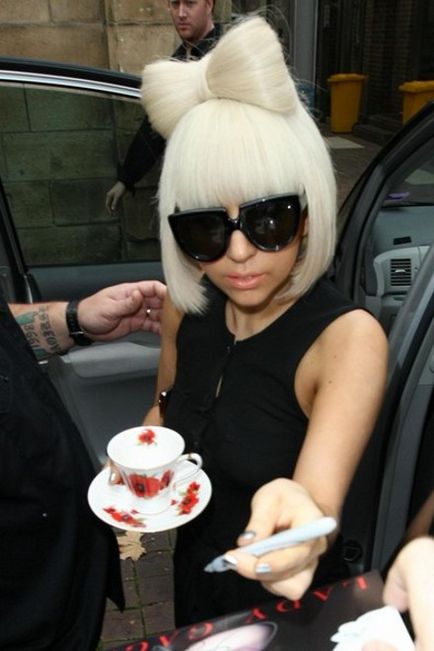 Rövid frizura a frufru fotót Lady Gaga