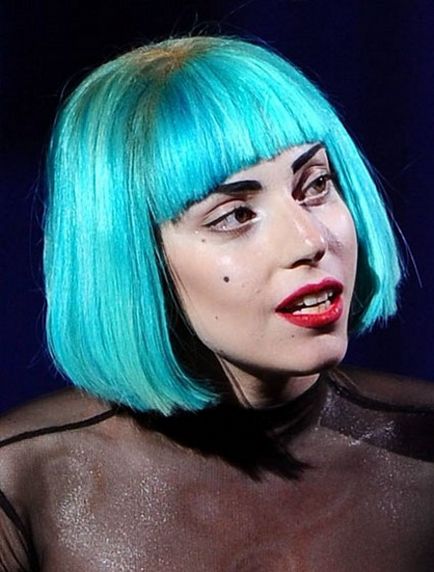 Tunsori scurte cu bretele de la Lady Gaga Photo