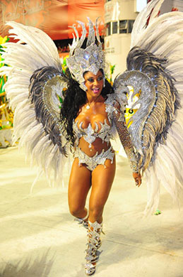 Costum pentru samba braziliană - ediția online maximă a corpului gol al elementelor de dans