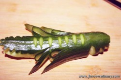 Rețete preferate - decorațiuni de legume - castraveți crocodili