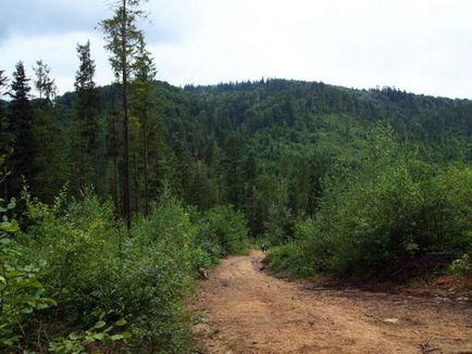 Școala și cascada Manyava (Ivano-Frankivsk-Maniava - obiective turistice, ce să vezi,