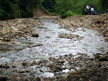 Școala și cascada Manyava (Ivano-Frankivsk-Maniava - obiective turistice, ce să vezi,