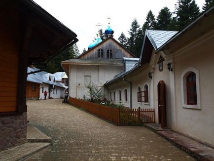 Școala și cascada Manyava (Ivano-Frankivsk-Maniava - obiective turistice, ce să vezi,