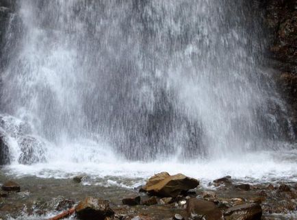 Școala și cascada Manyava (Ivano-Frankivsk-Maniava - obiective turistice, ce să vezi,