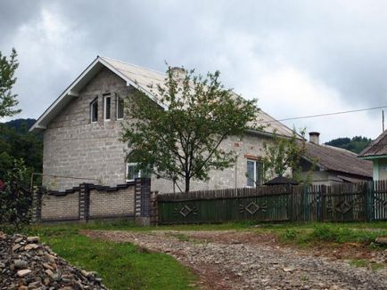 Școala și cascada Manyava (Ivano-Frankivsk-Maniava - obiective turistice, ce să vezi,