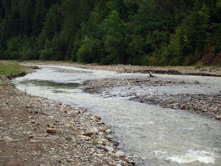 Școala și cascada Manyava (Ivano-Frankivsk-Maniava - obiective turistice, ce să vezi,