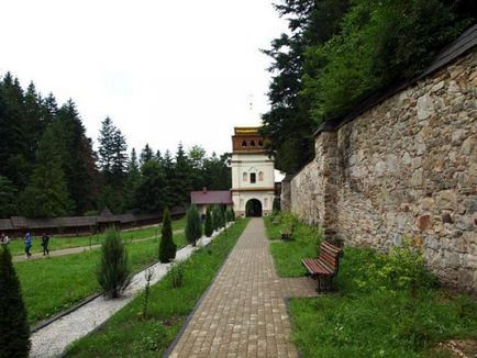 Manyavsky remeteség és vízesés (Ivano-Frankivsk-Manyava - látványosságok, mit kell látni,