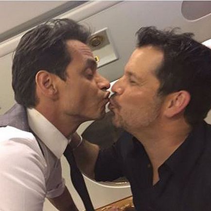 Marc Anthony kigúnyolták pletykákat a találkozás a Jennifer Lopez fotók csókokkal barátokkal,