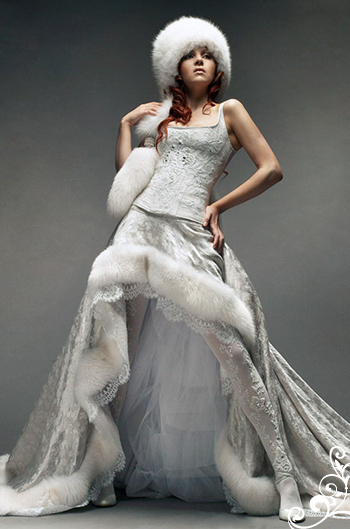 Fur într-o rochie de nuntă de mireasă