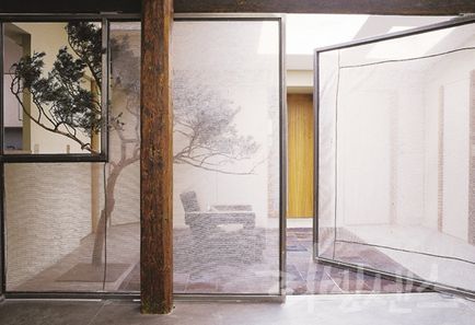 Interior, partiții decorative și uși