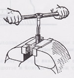 Нарізування внутрішньої різьби в трубах і сполучних деталях ручним способом