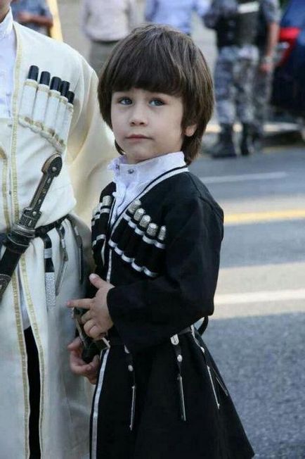 Costum național al descrierii cecenilor, istorie, cultură a poporului cecen