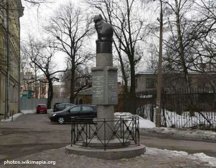 Незвичайні пам'ятники тваринам, які можна побачити в Петербурзі