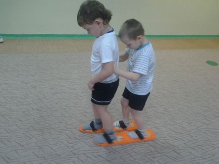 Echipament non-tradițional pentru prevenirea scoliozei și picioarelor plate