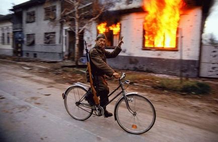 Об'єктивний погляд 10 сучасних військових фотографів