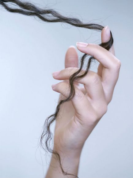 Огляд ефективних засобів проти випадіння волосся, vichy