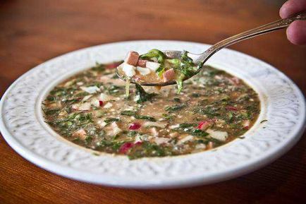 Okroshka - supă rece pe kvass - o rețetă pentru gătitul modern la domiciliu cu o fotografie