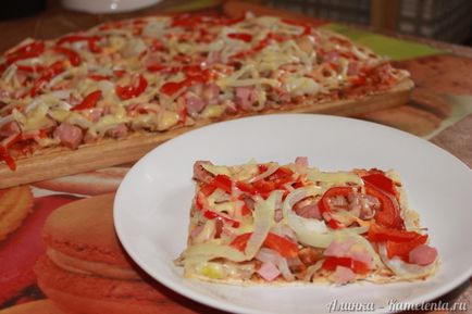Pizza din lavash, o rețetă cu o fotografie de pizza făcută din pâine subțire de pita în cuptor